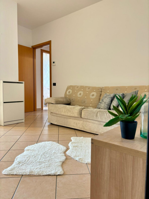 Proponiamo in vendita a Monselice, nella tranquilla e servitissima zona residenziale Marco Polo, ...