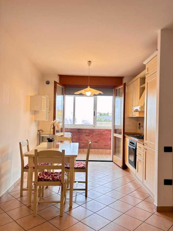 Proponiamo in vendita a Monselice, nella tranquilla e servitissima zona residenziale Marco Polo, ...