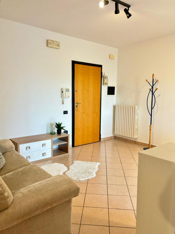 Proponiamo in vendita a Monselice, nella tranquilla e servitissima zona residenziale Marco Polo, ...