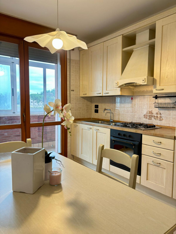 Proponiamo in vendita a Monselice, nella tranquilla e servitissima zona residenziale Marco Polo, ...