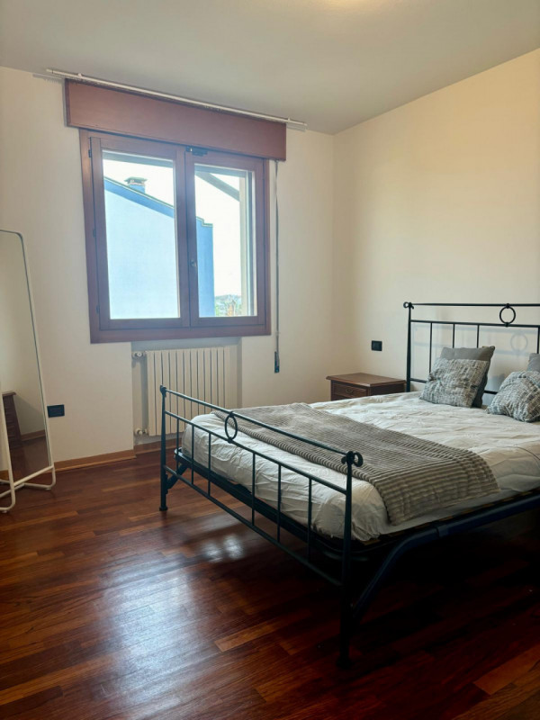 Proponiamo in vendita a Monselice, nella tranquilla e servitissima zona residenziale Marco Polo, ...