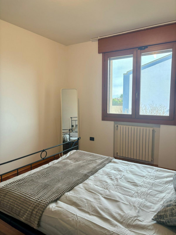 Proponiamo in vendita a Monselice, nella tranquilla e servitissima zona residenziale Marco Polo, ...