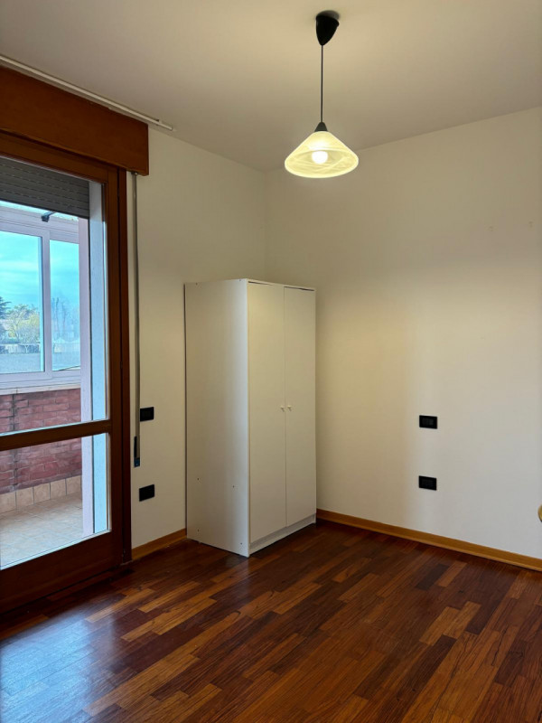 Proponiamo in vendita a Monselice, nella tranquilla e servitissima zona residenziale Marco Polo, ...