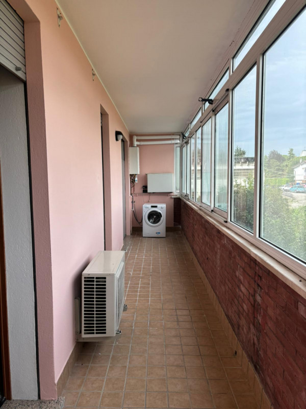 Proponiamo in vendita a Monselice, nella tranquilla e servitissima zona residenziale Marco Polo, ...