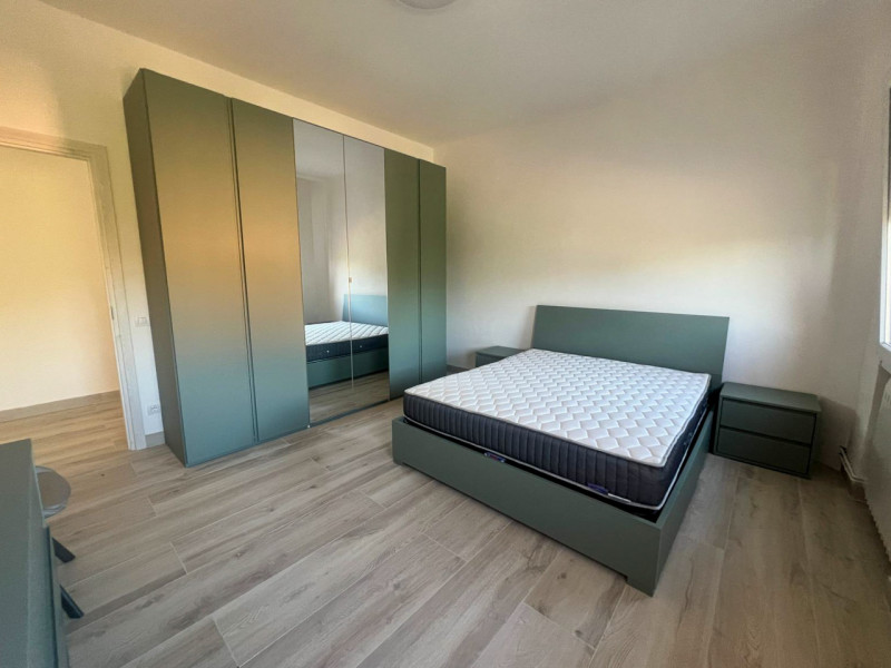 PER RICERCATORI/LAVORATORI

Disponibile grande camera MATRIMONIALE AD USO SINGOLA in bifamiliare ...