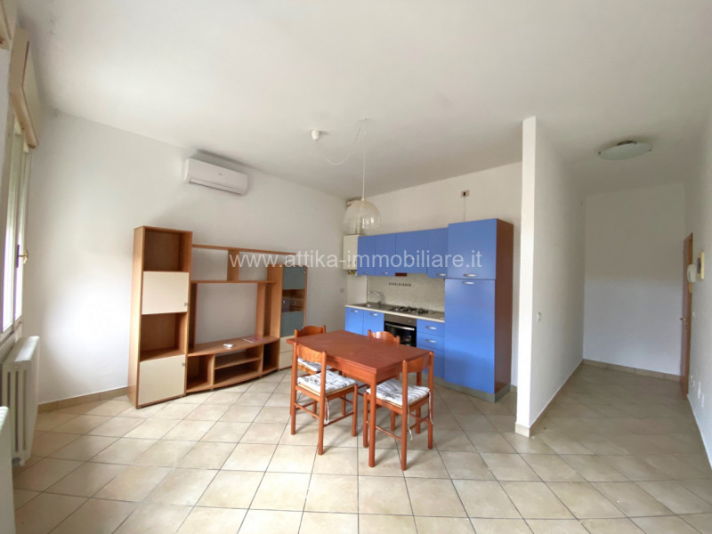 In centro storico di Este, proponiamo un appartamento bilocale al secondo ed ultimo piano. 

L'ap...