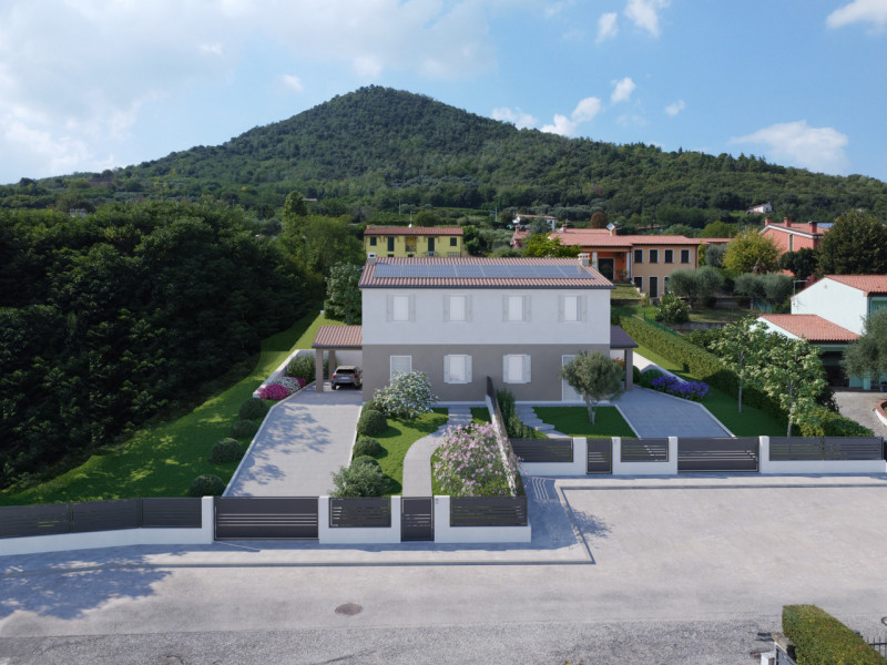 Proponiamo porzione di bifamiliare inserita armoniosamente nel paesaggio dei Colli Euganei.
La so...