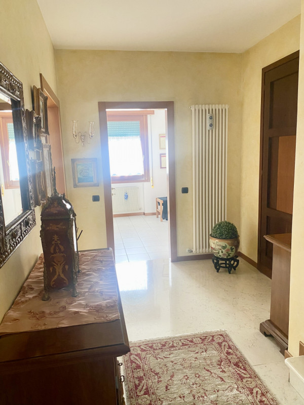 Castelfranco V.to: in posizione centrale a 300 metri dalle mura cittadine, proponiamo in vendita ...