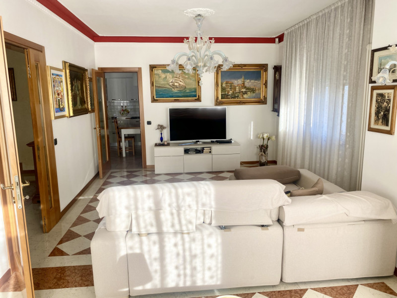 Castelfranco V.to: in posizione centrale a 300 metri dalle mura cittadine, proponiamo in vendita ...