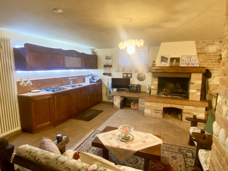 Castelfranco V.to: in posizione centrale a 300 metri dalle mura cittadine, proponiamo in vendita ...