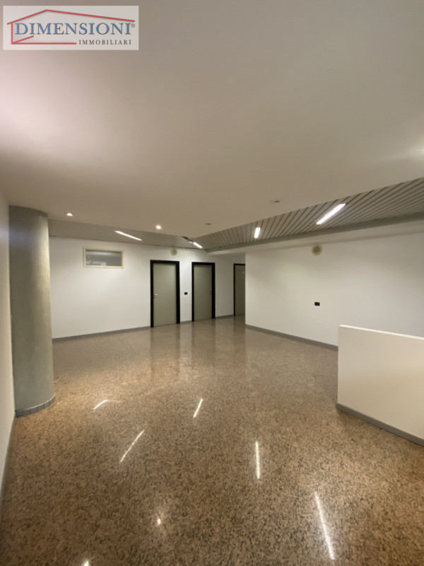 ALBIGNASEGO In zona centrale e comoda a tutti i servizi, proponiamo in locazione a clienti refere...