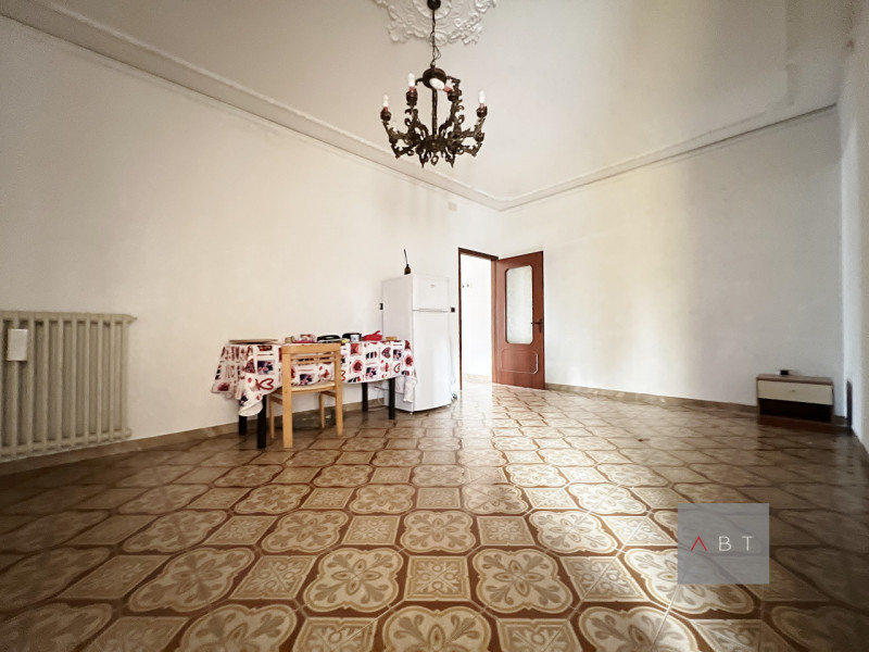 Situato nella frazione di Abbazia Pisani, appartamento al piano primo con ingresso indipendente i...