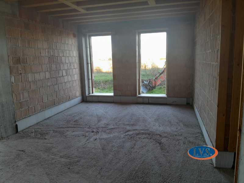 MONTEGALDELLA (VI) Splendida bifamiliare con travi a vista di 230 mq disposta su 2 livelli, con u...