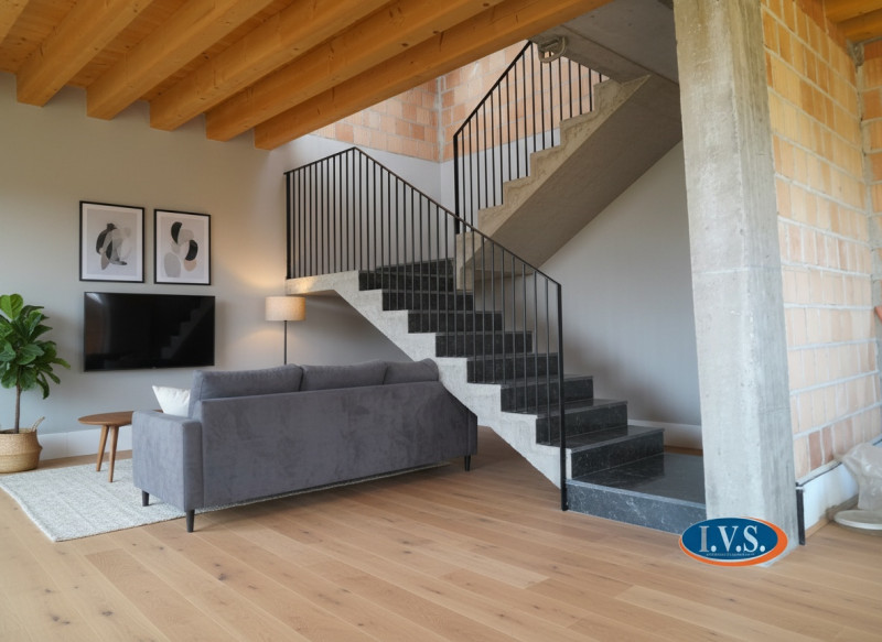 MONTEGALDELLA (VI) Splendida bifamiliare con travi a vista di 230 mq disposta su 2 livelli, con u...