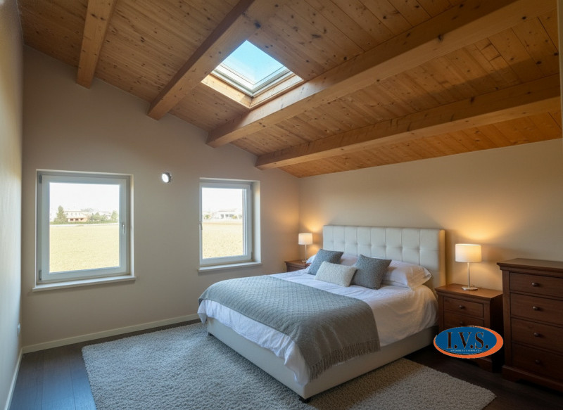 MONTEGALDELLA (VI) Splendida bifamiliare con travi a vista di 230 mq disposta su 2 livelli, con u...