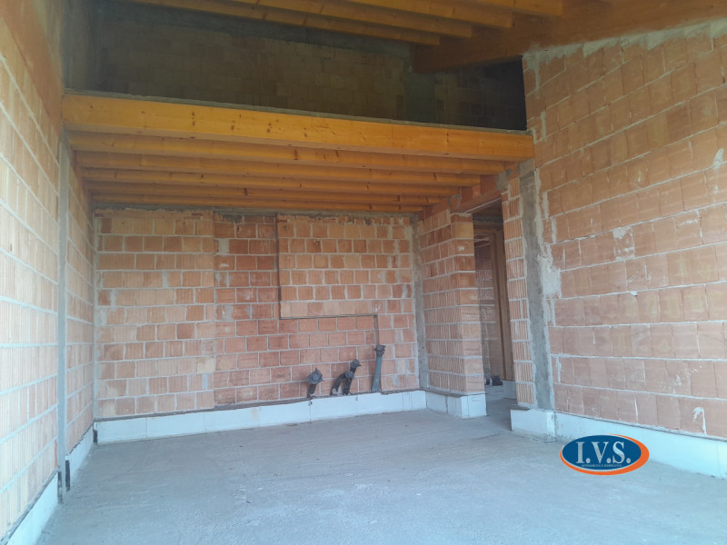 MONTEGALDELLA (VI) Splendida bifamiliare con travi a vista di 230 mq disposta su 2 livelli, con u...