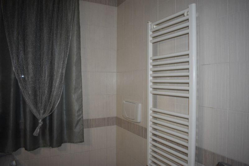 Scopri questo affascinante mini appartamento in esclusiva situato al piano terra, ad Albignasego....