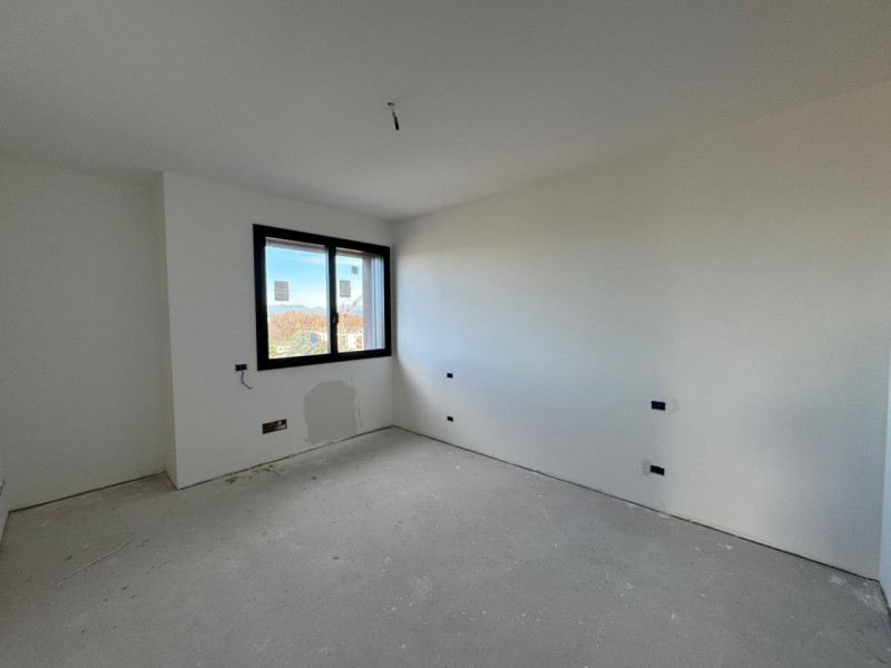 In uno dei contesti più ricercati e raffinati del primissimo fuori mura nord, nasce una residenza...