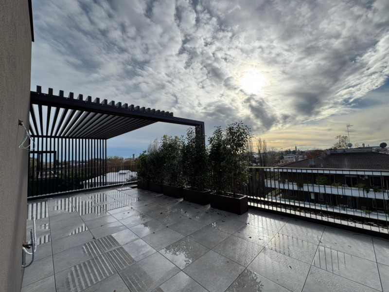 In uno dei contesti più ricercati e raffinati del primissimo fuori mura nord, nasce una residenza...