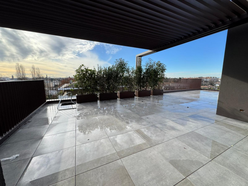 In uno dei contesti più ricercati e raffinati del primissimo fuori mura nord, nasce una residenza...