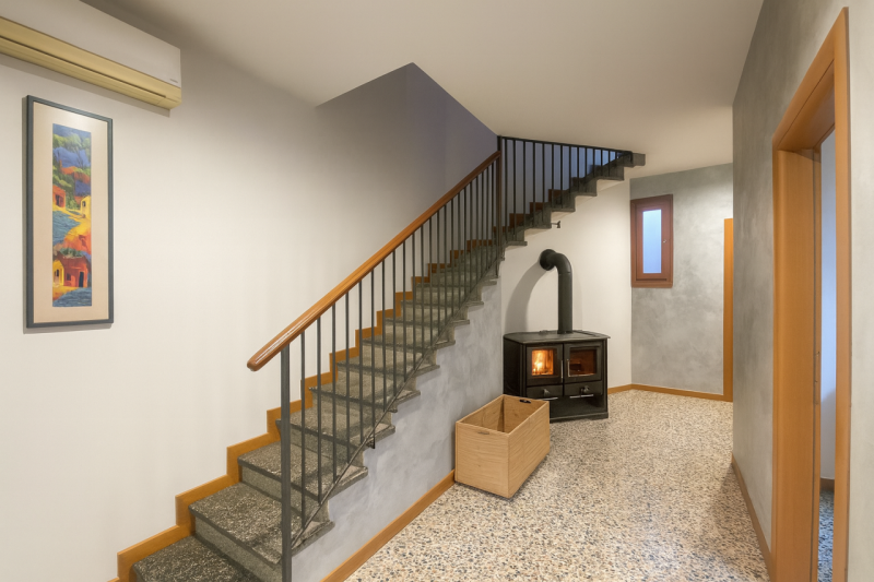 L'immobile si distingue per le sue ampie metrature interne, offrendo una soluzione ideale per fam...