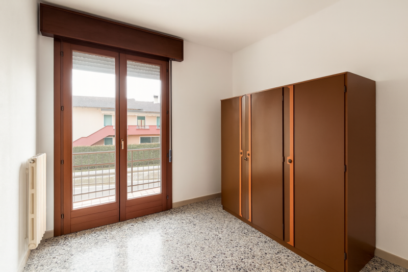 L'immobile si distingue per le sue ampie metrature interne, offrendo una soluzione ideale per fam...