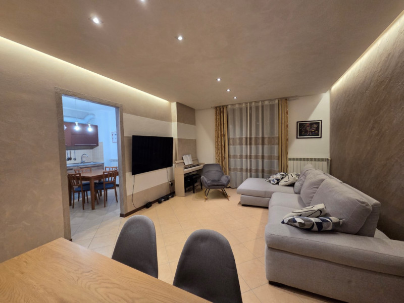 Nel cuore di Veggiano in posizione comoda ai principali servizi, proponiamo in vendita appartamen...