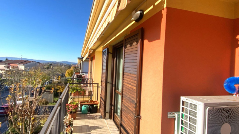 Nel cuore di Veggiano in posizione comoda ai principali servizi, proponiamo in vendita appartamen...