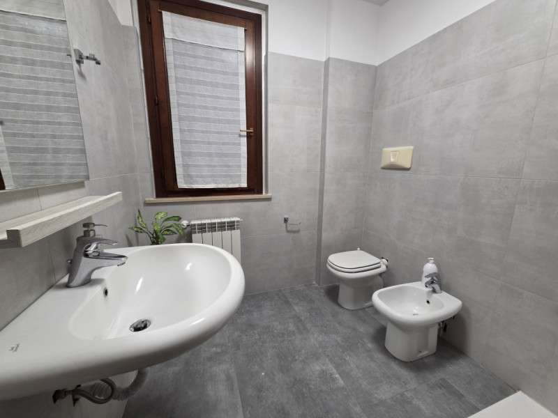 Nel cuore di Veggiano in posizione comoda ai principali servizi, proponiamo in vendita appartamen...