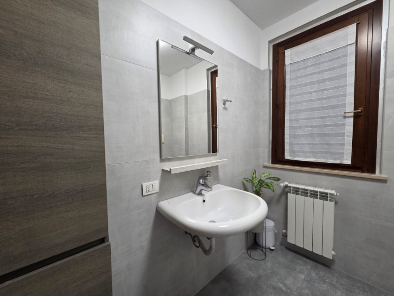 Nel cuore di Veggiano in posizione comoda ai principali servizi, proponiamo in vendita appartamen...