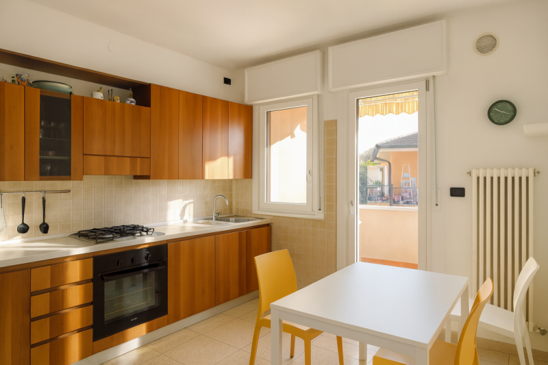 Scopri questo affascinante appartamento quadrilocale situato nella tranquilla e ricercata zona di...