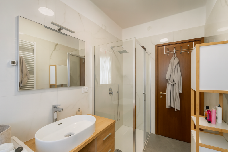 Scopri questo affascinante appartamento quadrilocale situato nella tranquilla e ricercata zona di...