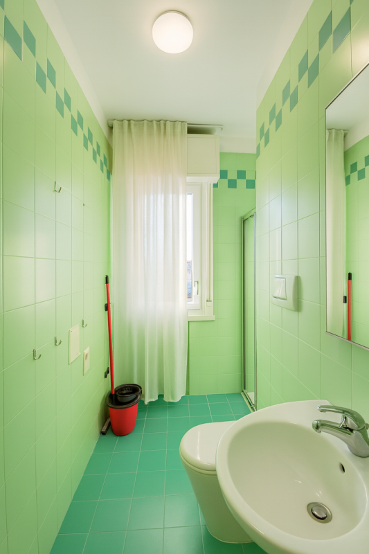 Scopri questo affascinante appartamento quadrilocale situato nella tranquilla e ricercata zona di...