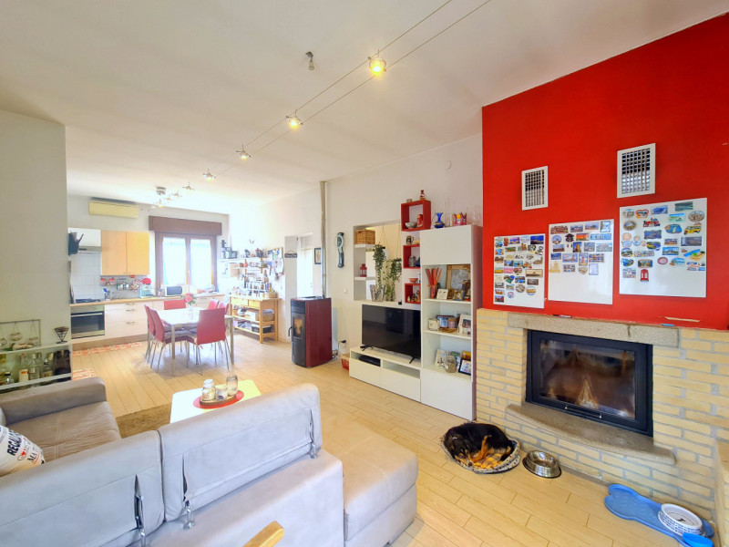 CASA SINGOLA CON 2.000MQ DI GIARDINO €.325.000 - rif.JP632

In una delle aree più affascinanti de...