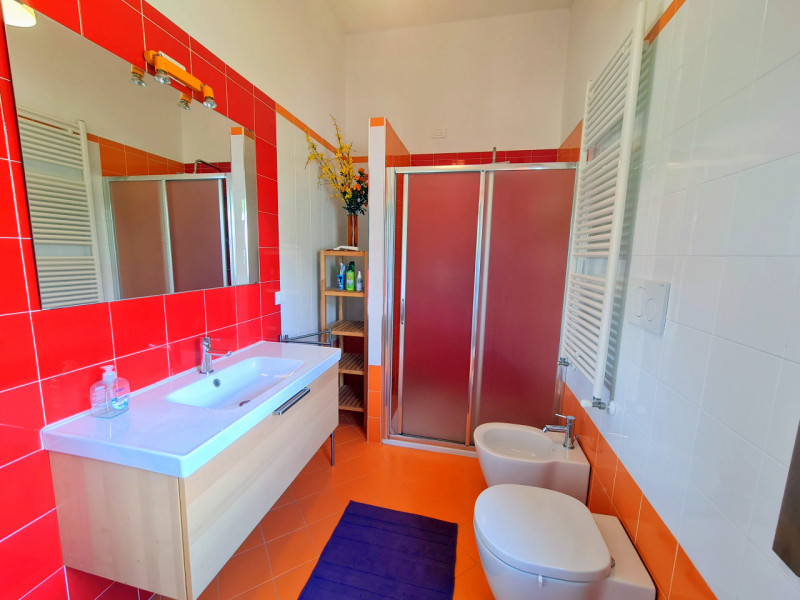 CASA SINGOLA CON 2.000MQ DI GIARDINO €.325.000 - rif.JP632

In una delle aree più affascinanti de...