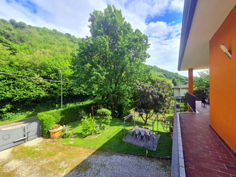 CASA SINGOLA CON 2.000MQ DI GIARDINO €.325.000 - rif.JP632

In una delle aree più affascinanti de...