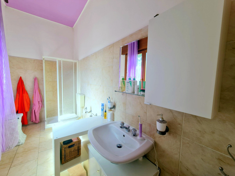 CASA SINGOLA CON 2.000MQ DI GIARDINO €.325.000 - rif.JP632

In una delle aree più affascinanti de...