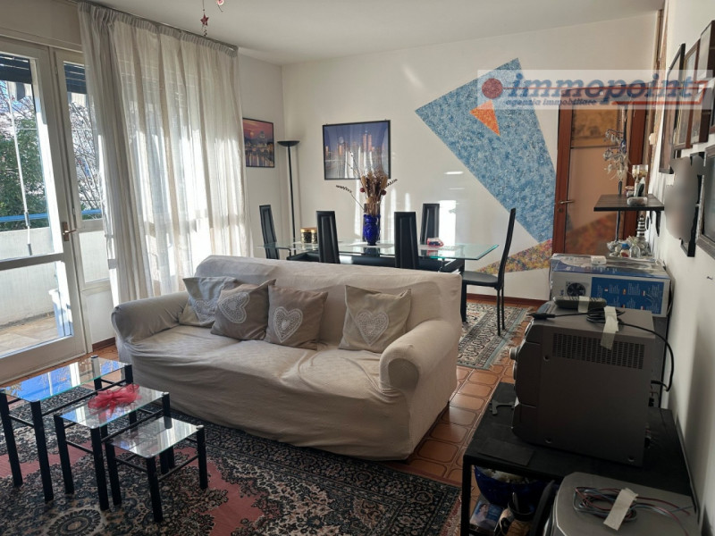 In quartiere residenziale di Marchesane, appartamento al secondo piano su vano scala di sei unità...