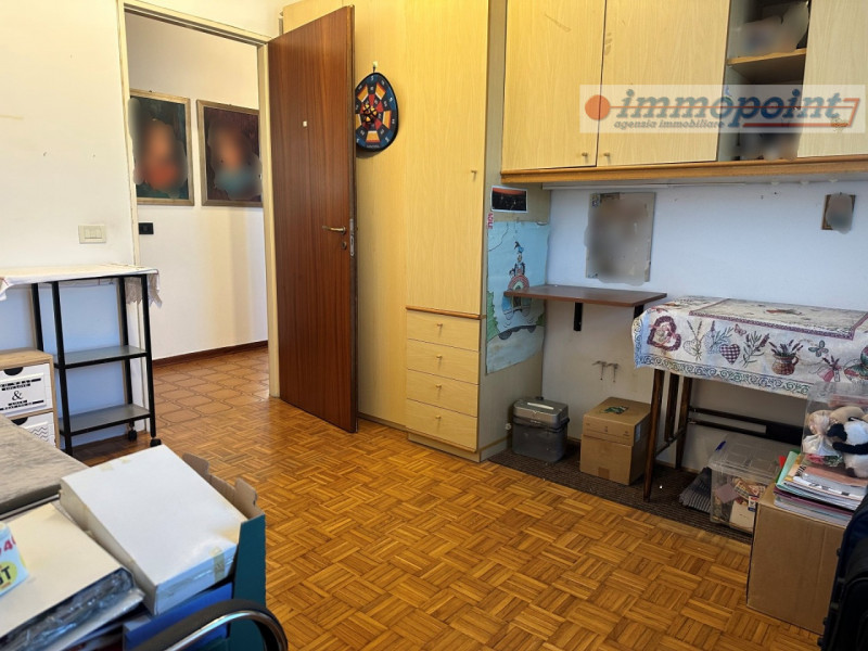 In quartiere residenziale di Marchesane, appartamento al secondo piano su vano scala di sei unità...