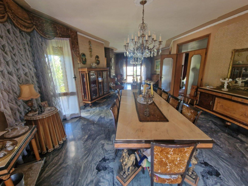 proponiamo soluzione indipendente dalle metrature introvabili, divisibile in due unità abitative....