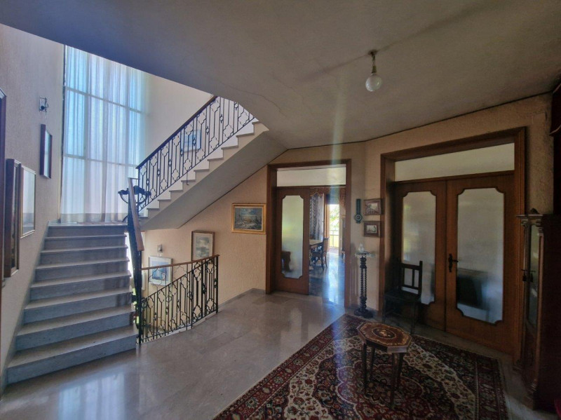 proponiamo soluzione indipendente dalle metrature introvabili, divisibile in due unità abitative....