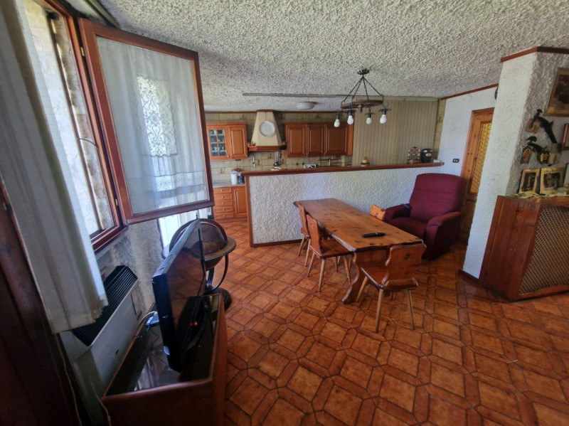 proponiamo soluzione indipendente dalle metrature introvabili, divisibile in due unità abitative....