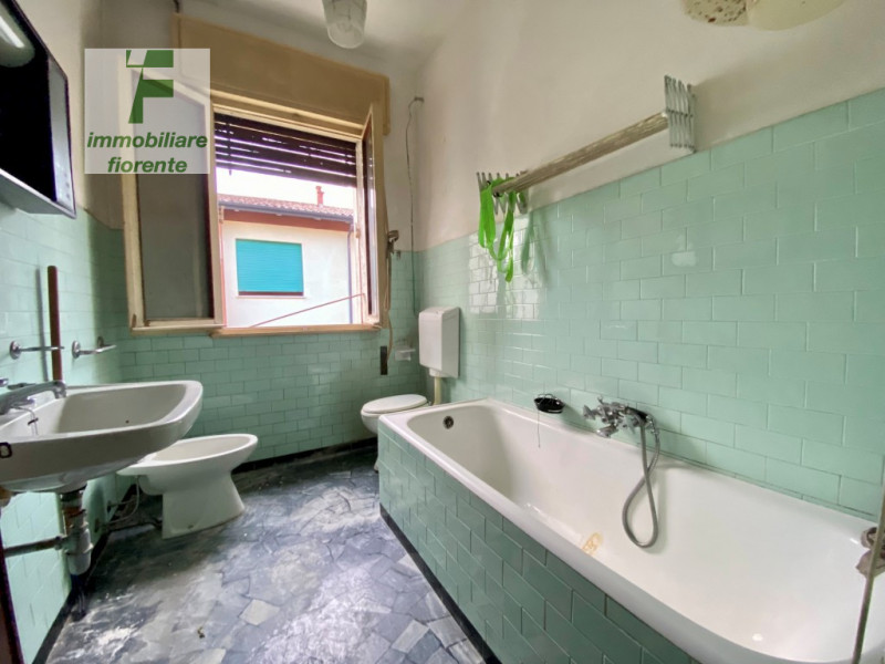 IN QUARTIERE RESIDENZIALE...COMODO AL CENTRO CITTA'...SU SOLE 4 UNITA'...APPARTAMENTO DI MQ 89......