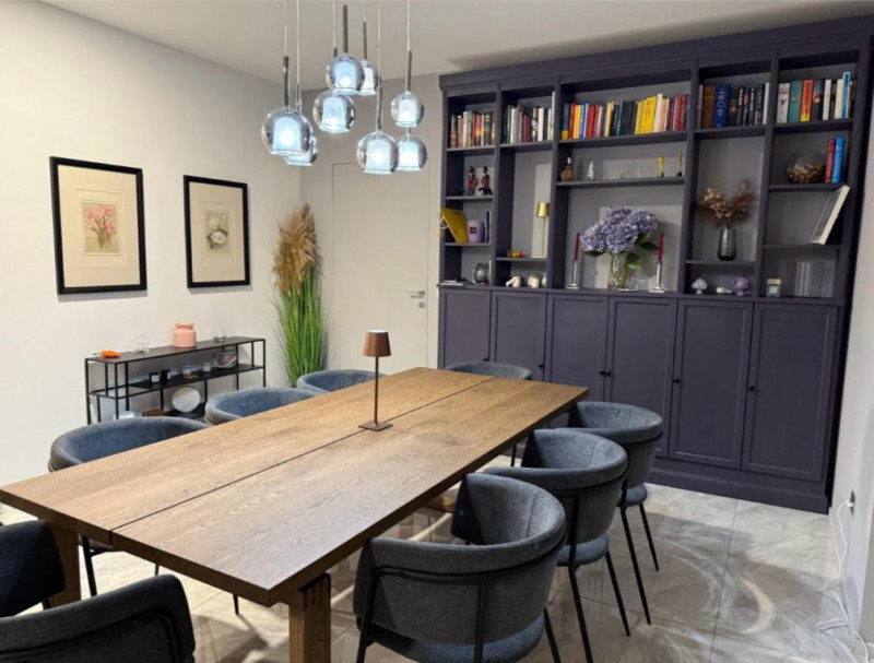 In vendita appartamento totalmente ristrutturato a nuovo, situato al terzo piano con ascensore in...