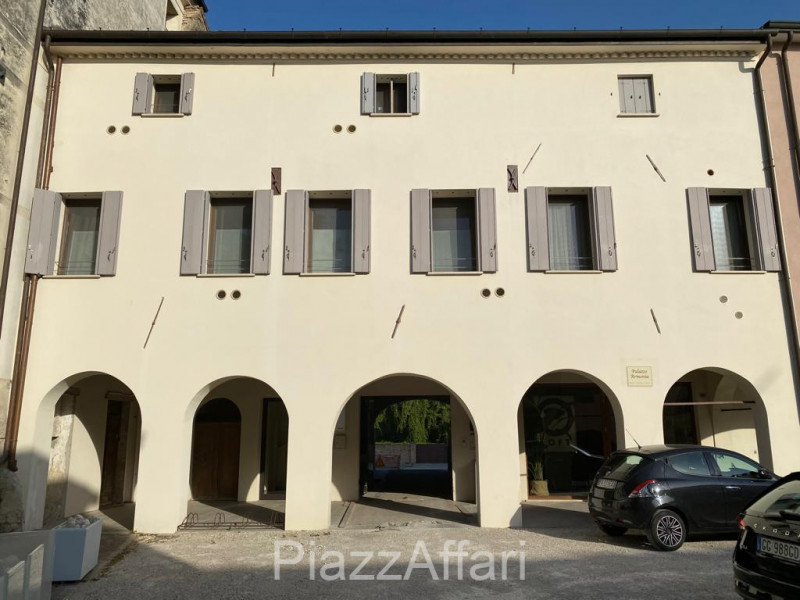 Particolare attico già disponibile, in Centro Storico a Piove di Sacco. 
Da vedere . . . 
(Si val...