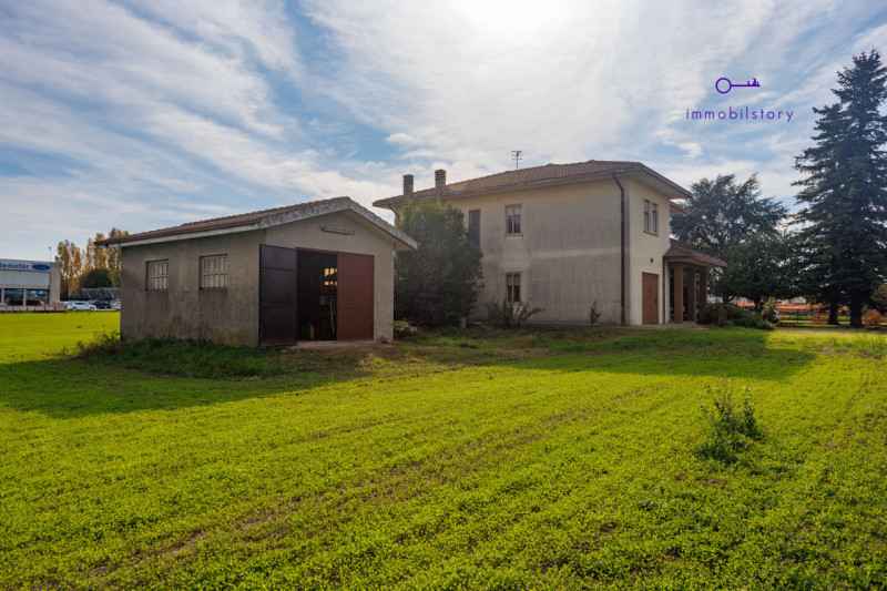 Casa singola di circa 200 mq con 1500 mq di terreno.

L’immobile è stato mantenuto con cura e si ...