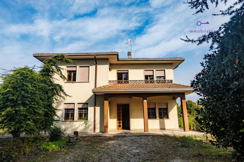Casa singola di circa 200 mq con 1500 mq di terreno.

L’immobile è stato mantenuto con cura e si ...