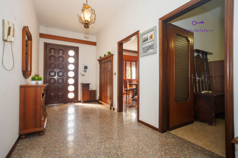 Casa singola di circa 200 mq con 1500 mq di terreno.

L’immobile è stato mantenuto con cura e si ...