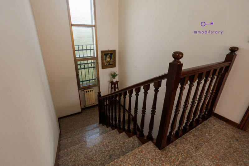 Casa singola di circa 200 mq con 1500 mq di terreno.

L’immobile è stato mantenuto con cura e si ...