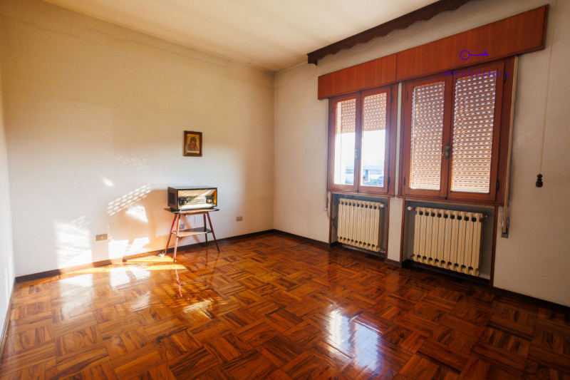 Casa singola di circa 200 mq con 1500 mq di terreno.

L’immobile è stato mantenuto con cura e si ...